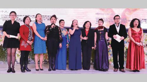 中國僑網(wǎng)西班牙中西女企業(yè)家協(xié)會代表合影。(《歐洲時報》林碧燕 攝)