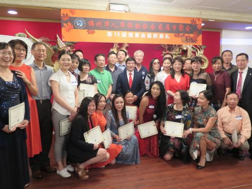 中國僑網(wǎng)圖為佛羅里達(dá)州華人華僑聯(lián)合會感恩節(jié)餐聚暨第15屆理事會成員合影。(美國《世界日報》/俞曉菁 攝)