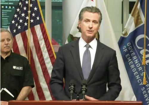 中國(guó)僑網(wǎng)加州州長(zhǎng)加文•紐瑟姆晚間透過推特實(shí)時(shí)廣播宣布全加州實(shí)施居家避疫。(美國(guó)《世界日?qǐng)?bào)》記者李秀蘭╱攝)