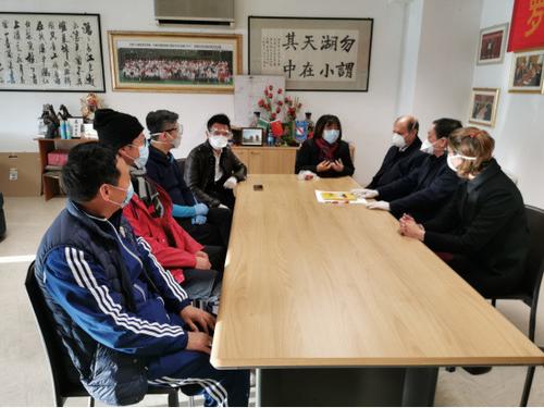 中國僑網(wǎng)中意雙方就如何促進(jìn)兩國醫(yī)療人員交流交換意見。(《歐洲時(shí)報(bào)》微信公眾號“向東向西”圖)