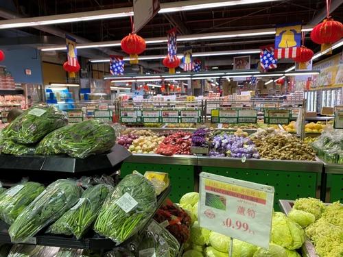 中國(guó)僑網(wǎng)多家芝加哥華埠華人超市縮短營(yíng)業(yè)時(shí)間。(美國(guó)《世界日?qǐng)?bào)》/黃惠玲 攝)