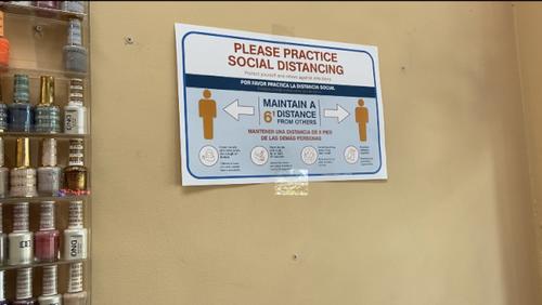 中國僑網(wǎng)美甲店配合衛(wèi)生局防疫措施恢復(fù)營業(yè)。(美國《世界日報(bào)》/謝雨珊 攝)