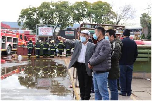 中國(guó)僑網(wǎng)博茨瓦納中國(guó)和平統(tǒng)一促進(jìn)會(huì)暨華人慈善基金會(huì)長(zhǎng)南庚戌在現(xiàn)場(chǎng)。上官譞 攝