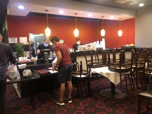 中國僑網(wǎng)留學生是不少中餐館的主要消費群體之一。(美國《世界日報》/李雪 攝)