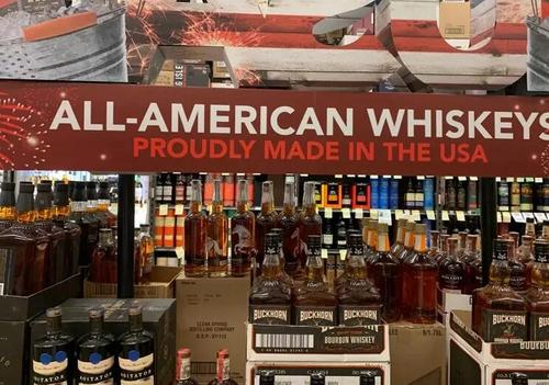 中國僑網(wǎng)主流酒類零售店Total Wine & More出售各式酒類。(美國《世界日報》/張宏 攝)