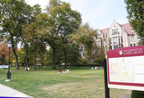 中國僑網(wǎng)芝加哥大學(xué)校區(qū)一景(《芝加哥華語論壇》報資料照片)