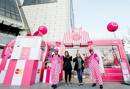 2015韓國冬季折扣大戰(zhàn)開幕。(韓國亞洲經(jīng)濟中文網(wǎng))