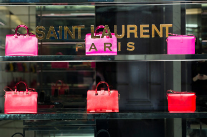 新邦德街上的圣羅蘭店鋪。(參考消息援引美國《紐約時(shí)報(bào)》網(wǎng)站)