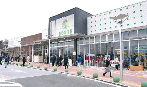 Pasar三芳停車(chē)區(qū)。(參考消息)