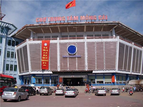 圖為芒街市內(nèi)的中心市場。(新華網(wǎng))