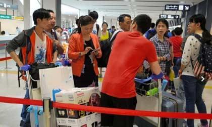 資料圖:赴日中國游客。(圖片源于網(wǎng)絡(luò))