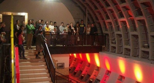 游客在參觀設(shè)施。圖片來源:俄羅斯衛(wèi)星網(wǎng)