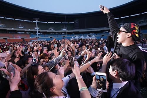 “樂天免稅店家族演唱會(huì)”現(xiàn)場盛況。