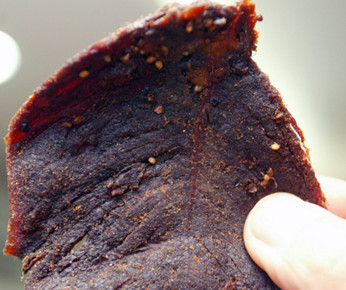 亞裔旅客行李里面查獲的違禁品以肉類居多。(加拿大《世界日?qǐng)?bào)》/蘇健忠