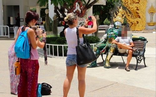 (泰國《世界日報》圖)