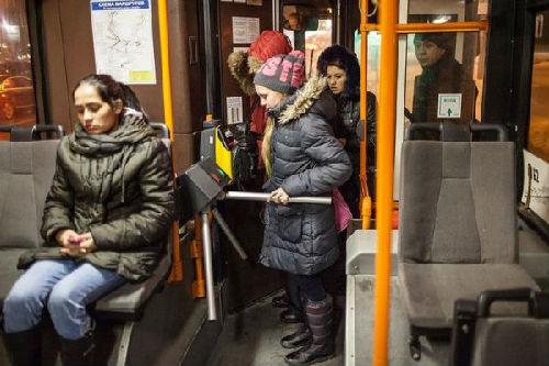 中國僑網(wǎng)資料圖:俄羅斯公交車