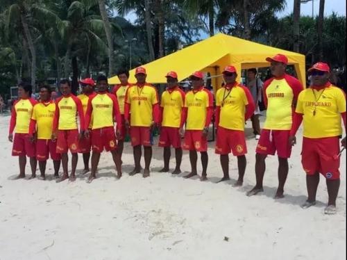 中國僑網(wǎng)普吉海灘救援隊(泰國《星暹日報》微信公眾號援引泰叻報)
