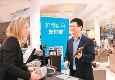 中國僑網(wǎng)芬蘭最大百貨商場引入支付寶。 新華社記者 李驥志攝