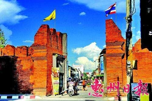 中國僑網(wǎng)清邁塔佩門 圖片來源:惠州日報