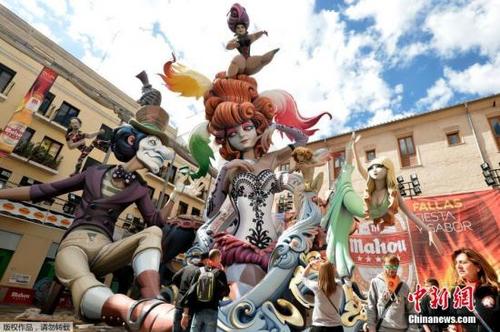 中國僑網(wǎng)資料圖:西班牙瓦倫西亞市慶祝火祭節(jié)。