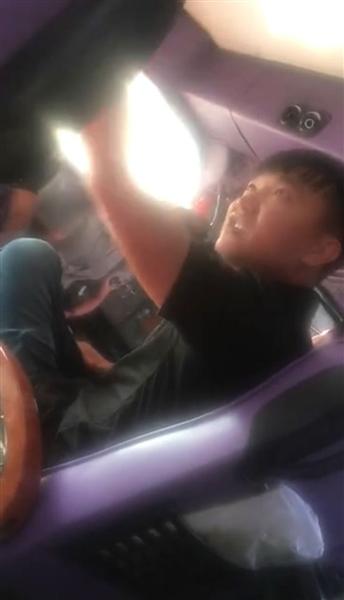 中國僑網(wǎng)導游斥罵領隊 視頻截圖