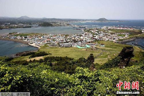 中國僑網(wǎng)資料圖:濟(jì)州島。