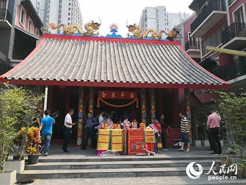 中國僑網(wǎng)龍城內(nèi)的古老本頭公廟。孫廣勇 攝