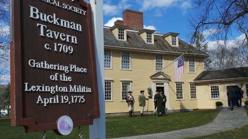 中國(guó)僑網(wǎng)圖為華人居民眾多的歷史名鎮(zhèn)勒星頓將提供歷史之旅普通話翻譯服務(wù)。(美國(guó)《世界日?qǐng)?bào)》 唐嘉麗/攝)