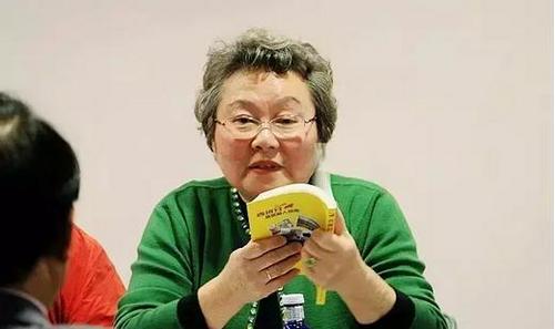 中國僑網(wǎng)《西班牙旅居融入指南》作者鄭星珊。(馬德里華助中心圖片)