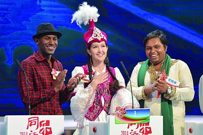 中間為演講獲滿分的哈族美少女