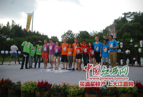 第十三屆漢語橋世界大學(xué)生中文比賽在景德鎮(zhèn)古窯取景錄制