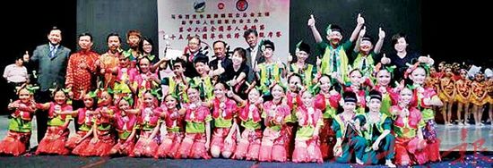 中國僑網關丹中菁華小憑《春萌》奪得小學組金獎及最佳編導獎。