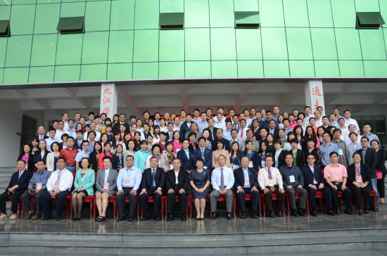 中國僑網(wǎng)合影留念