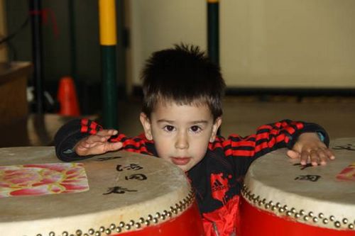 中國僑網(wǎng)參加表演的學(xué)生