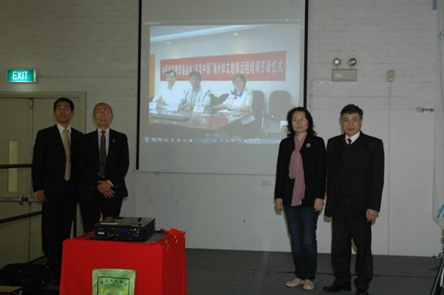 中國(guó)僑網(wǎng)悉尼、北京遠(yuǎn)程合影