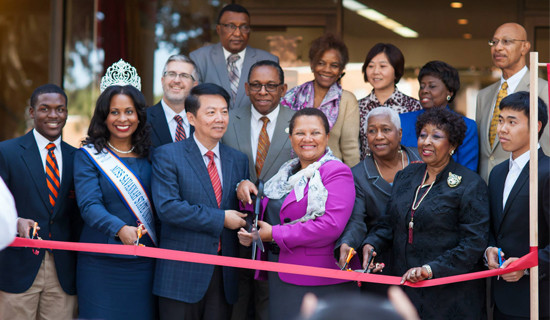 中國(guó)僑網(wǎng)剪彩儀式