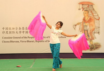 中國僑網(wǎng)扇子舞