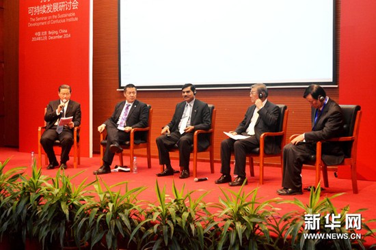 中國(guó)僑網(wǎng)關(guān)于“中外合作與孔子學(xué)院發(fā)展”的校長(zhǎng)論壇現(xiàn)場(chǎng)。