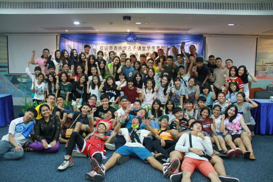 中國僑網師生合影