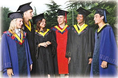 中國(guó)僑網(wǎng)圖為北京語言大學(xué)的又一批留學(xué)生畢業(yè)生