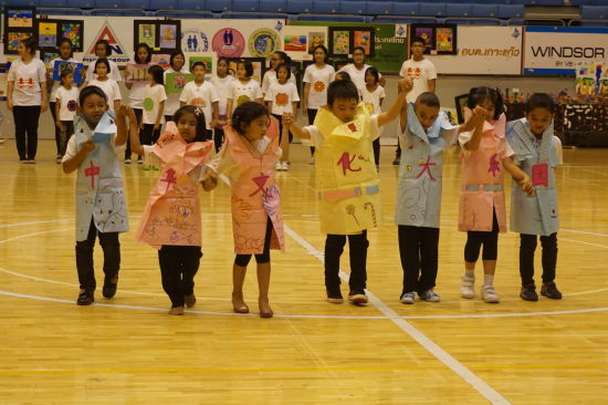 中國僑網(wǎng)創(chuàng)意時裝秀