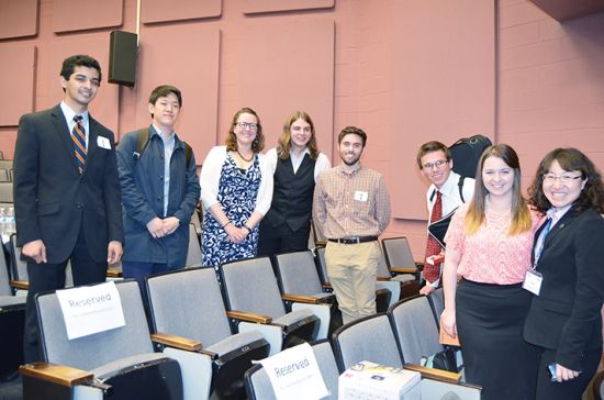 中國(guó)僑網(wǎng)舒民可(左五)與參加選手。(美國(guó)《僑報(bào)》)