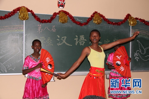 冠軍高樂(lè)樂(lè)在才藝表演環(huán)節(jié)獲得滿堂掌聲。（楊孟曦