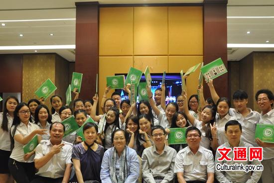 合影留念。(葉琴