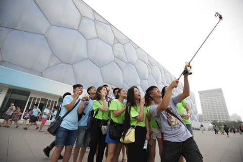 選手們?cè)谒⒎角巴嫫鹆俗耘?/