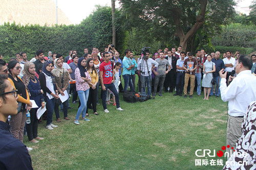 參加實(shí)踐課的學(xué)員在《開羅宣言》發(fā)布會(huì)址聽講(黃元鵬