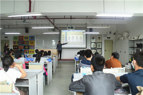 鄧祚開老師向營(yíng)員講解“永”字