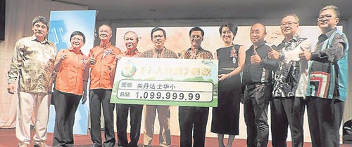 馬來西亞Carlsberg集團企業(yè)公關(guān)傳媒及社會責(zé)任總監(jiān)賴明珠(右四)