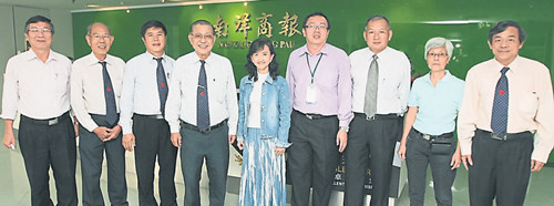 雪隆校友聯(lián)訪問《南洋商報》,