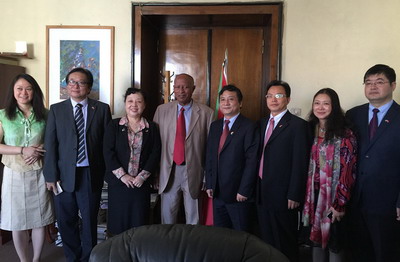 厄特教育部長塞梅雷會(huì)見代表團(tuán)